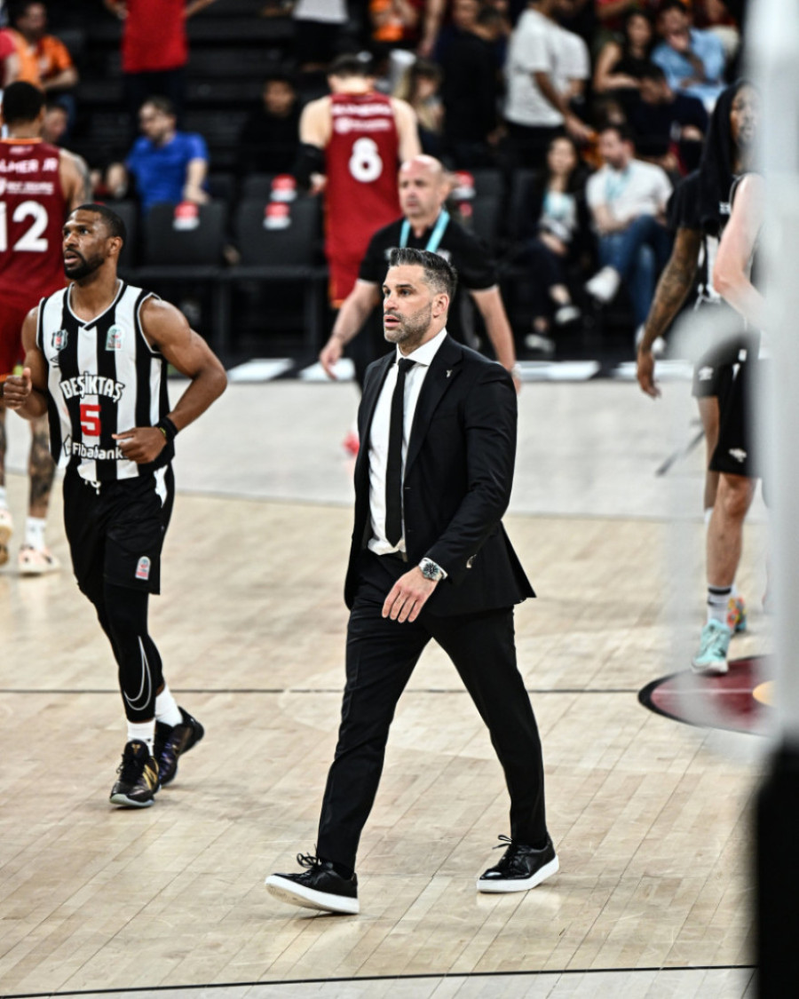 Žene odlepile za novim selektorom Srbije: Ko je zapravo Dušan Alimpijević?