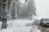 Sneg napadao, angažovani putari da krče put! Haos u ovim delovima Srbije