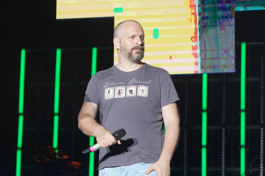 Skaj Vikler dobio dete sa 15 godina mlađom izabranicom: Isplivala fotka iz porodilišta!