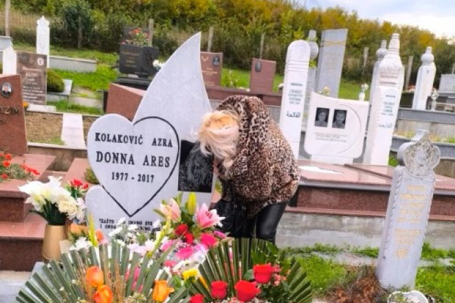 Potresna ispovest majke Done Ares: "Probala je da se istrgne manipulatoru dok se raspadala od hemoteraije"