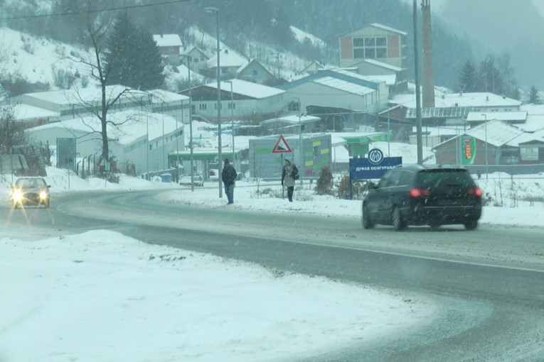 Proglašena vanredna situacija na delu opštine Arilje: Napadao sneg, meštani bez struje!