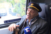 Znači, sine, hvala Vučiću! Deda Vukosav najstariji putnik u vozu do Subotice (VIDEO)