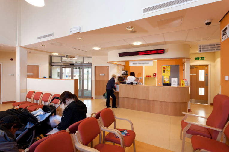 Dom zdravlja ili Urgentni? Noćne smene su upravo počele, evo kako da znate gde da odete ako vam pozli!