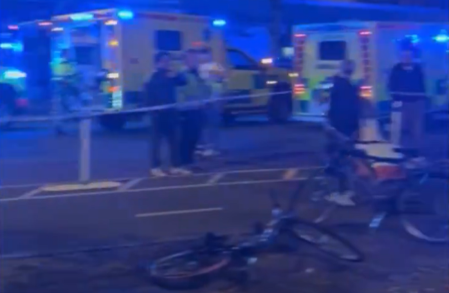 Stravična oluja ubija u Britaniji! Vetar čupa drveće, bez struje hiljade ljudi, talasi su zastrašujući (VIDEO)