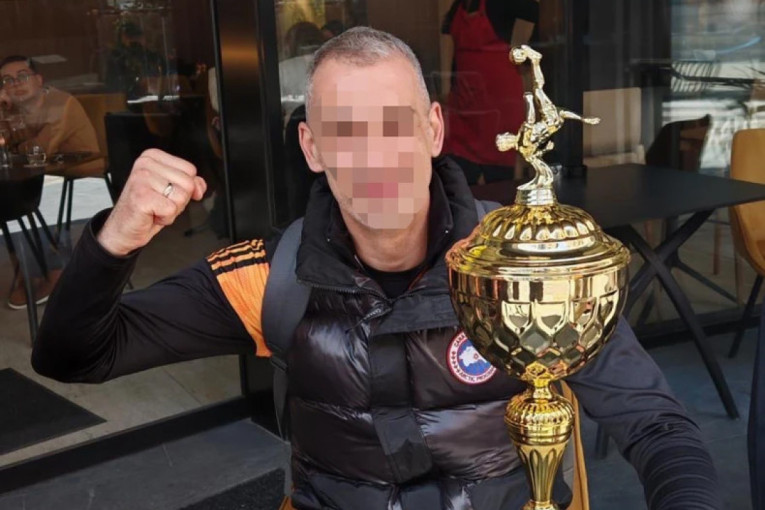 Umesto da pevaju i igraju, sada plaču: Prijatelji se opraštaju od Darka koji je poginuo u Mladenovcu