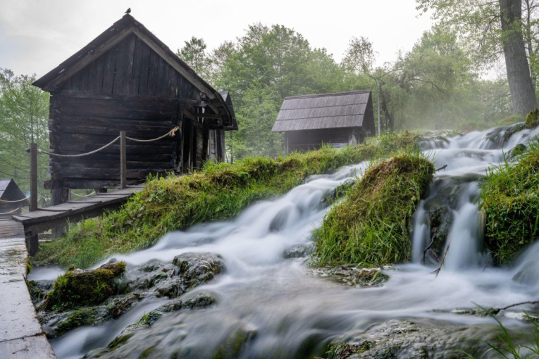 Turisti su poludeli za autentičnim selom na 2.100 metara nadmorske visine. Šest meseci je odsečeno od sveta, a već vekovima živi isto (FOTO)