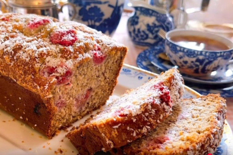 Recept dana: Far breton sa suvim šljivama je francuska delicija koja se topi u ustima