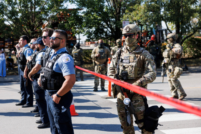 Tramp udara punom snagom: Nacionalna garda ulazi u Čikago, guverner besni zbog "vojne okupacije" grada! (FOTO)