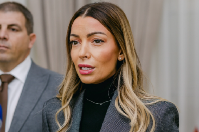 Lider SNS Vučević sasuo vođi blokadera istinu u lice: Narod neće lopove!