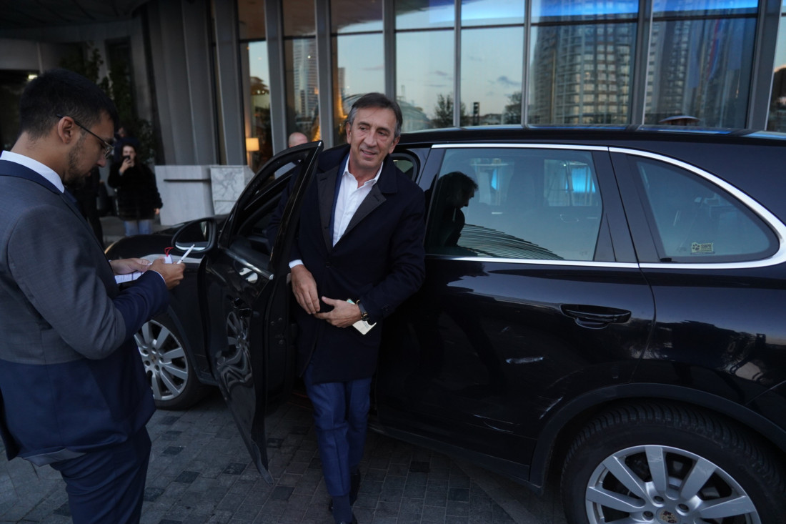 Poznati se sjatili na veselje kod Viki: Žika Jakšić i kum Saše Popovića ne skidaju osmeh! (GALERIJA)