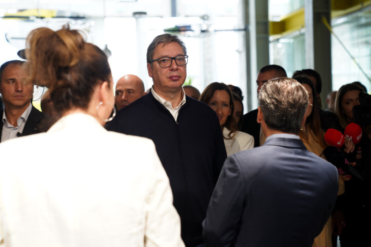 Vučić: Glasovi se broje u kutijama a ne na Iksu ili Tviteru, narod će da odluči