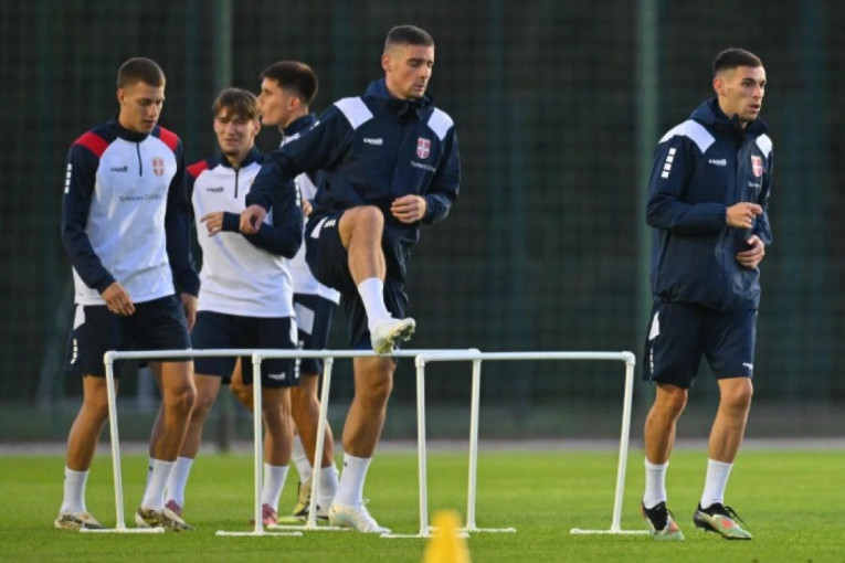 Mladi as Orlova pred Albaniju poručuje: Svi živimo za dres Srbije i našu zastavu!