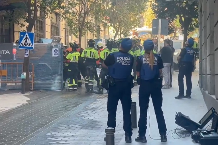 Urušila se zgrada u centru Madrida! Povređeni izvučeni, pod ruševinama još ljudi, sve službe se sjatile (VIDEO)