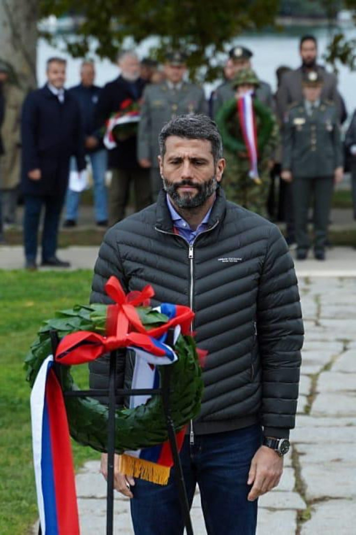 Naklon za srpske heroje: Šapić položio venac na Spomenik braniocima Beograda (FOTO)