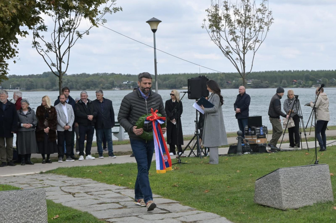 Naklon za srpske heroje: Šapić položio venac na Spomenik braniocima Beograda (FOTO)