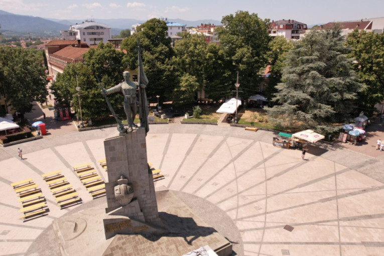 Danas je Kraljevdan: Grad na Ibru proslavio svoj dan, dodeljena priznanja istaknutim kolektivima i pojedinicima (FOTO)