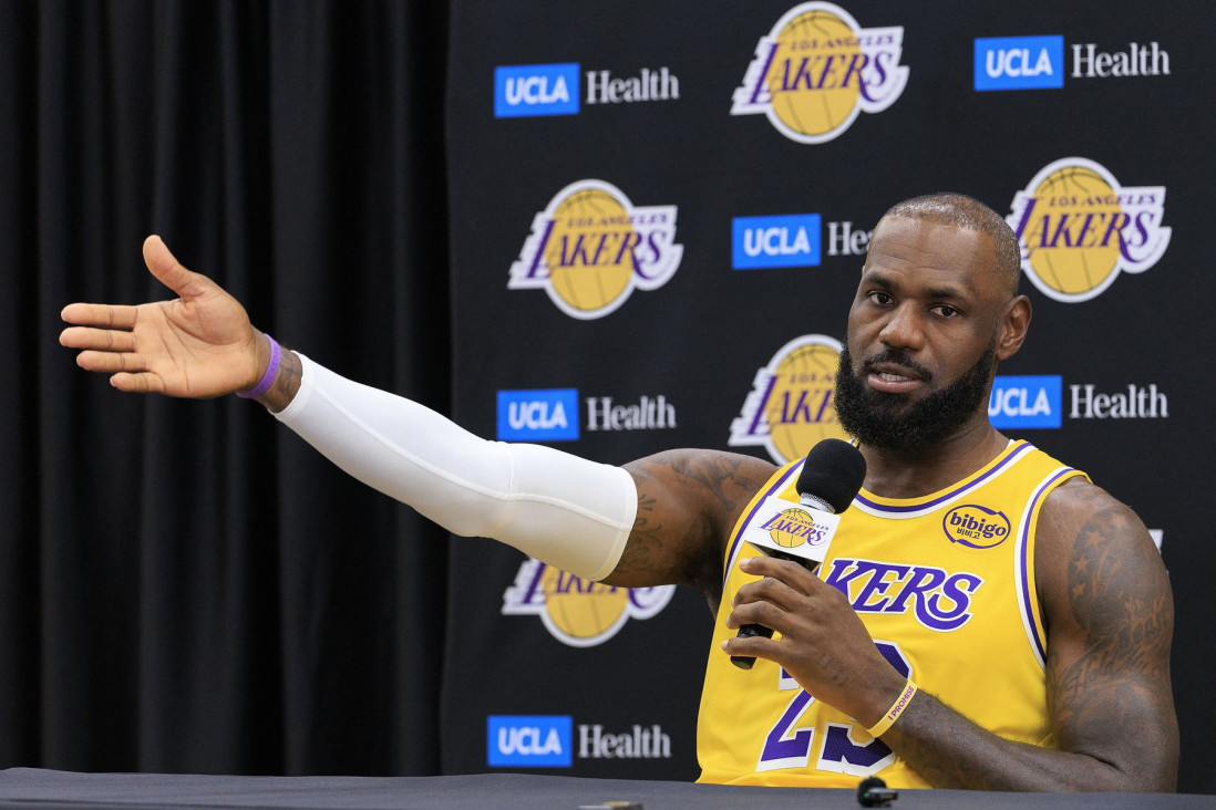 Užasna scena u NBA! Košarkaš Indijane krvav ležao na parketu posle sudara glavama!