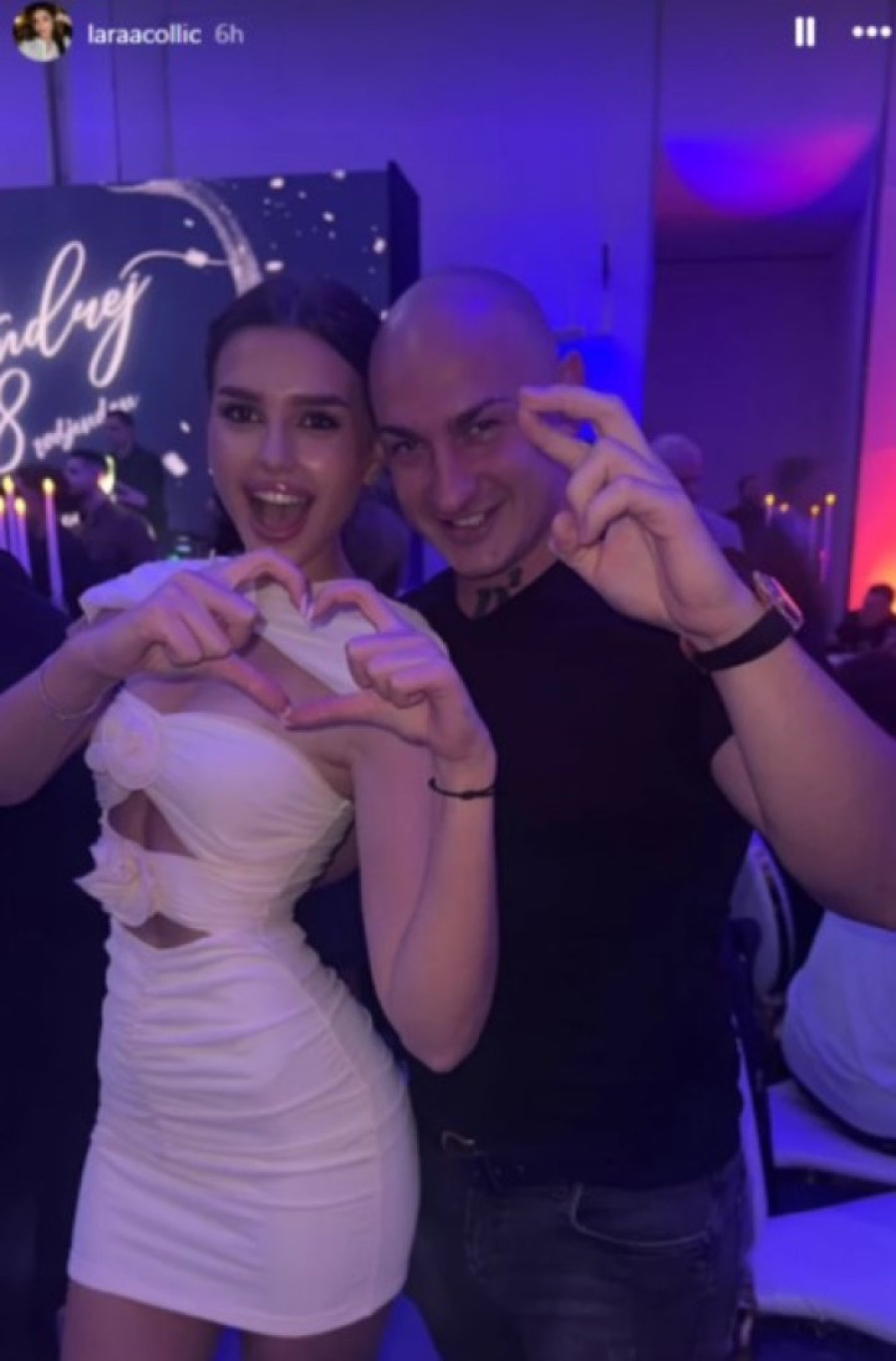 Čolina ćerka sa poznatim reperom: Pozira u beloj haljinici i ne skida osmeh!