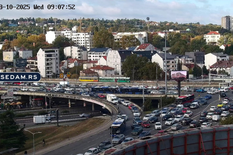 Noć haosa na Čukarici: Automobili goreli u tri različite ulice!