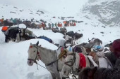 Konačno: Svi zarobljeni planinari na Everestu evakuisani iz tibetanske doline