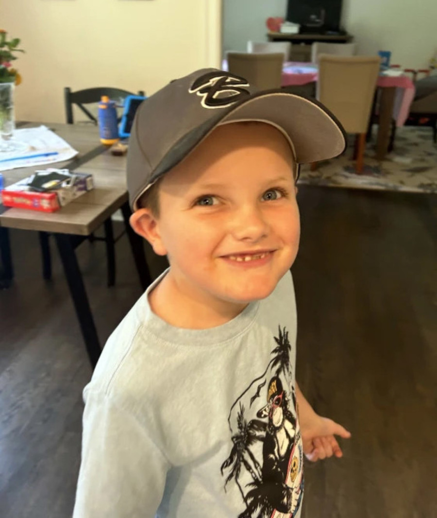 Posle tri godine bolova i 17 lekara, očajna majka se obratila četbotu: Ono što joj je odgovorio, promenilo im je život (FOTO)