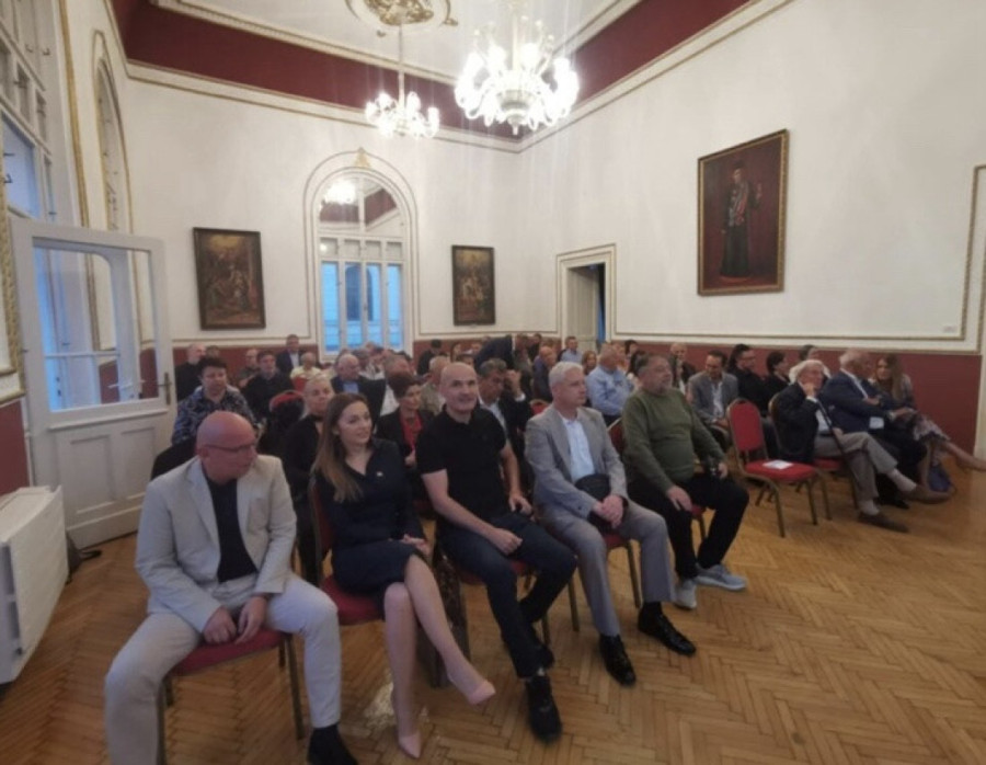 "Tamo daleko": Autobiografija Nj.K.V. kneginje Jelisavete Karađorđević (FOTO)