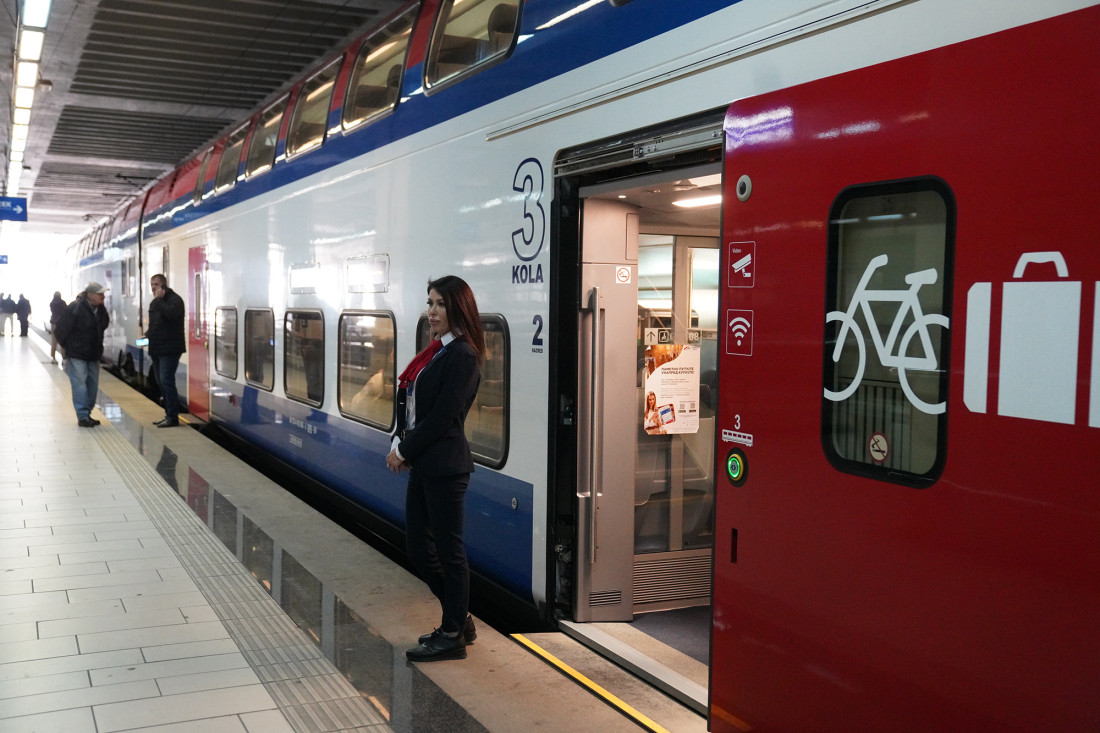 Rumunija kupila 18 borbenih aviona od Holandije za jedan evro