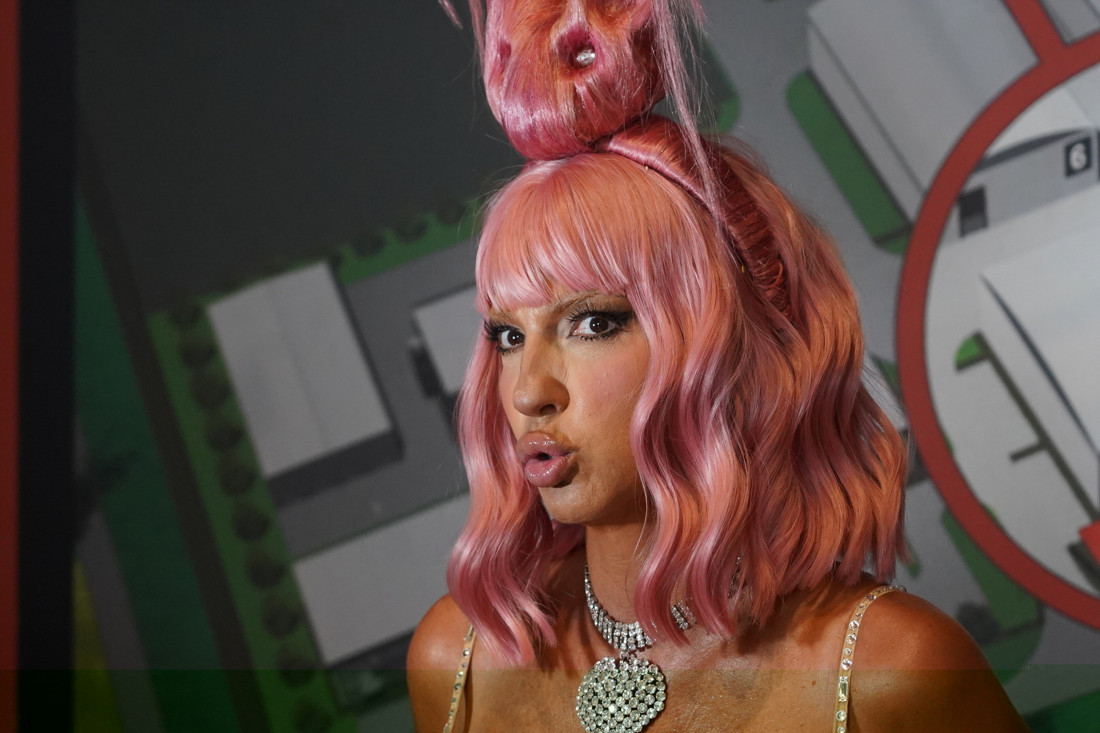 Karleuša došla u najluđem stajlingu ikad na snimanje Pinkovih zvezda: Ovo samo ona može (FOTO)