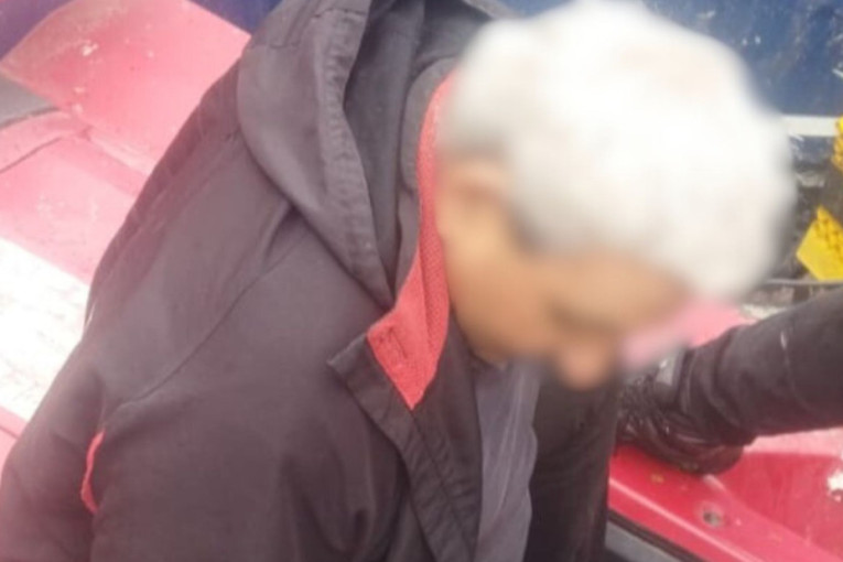 Neverovatna akcija spasavanja: Putari primetili šleper koji je sleteo sa puta, vozač bio zarobljen u kabini više od 12 sati!