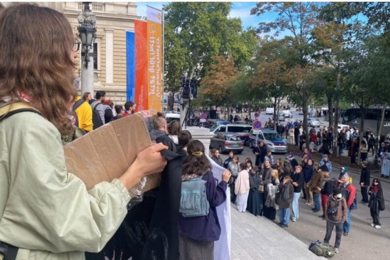 Počele su blokade u Austriji: Studenti blokirali univerzitet u Beču! Policija reagovala silom