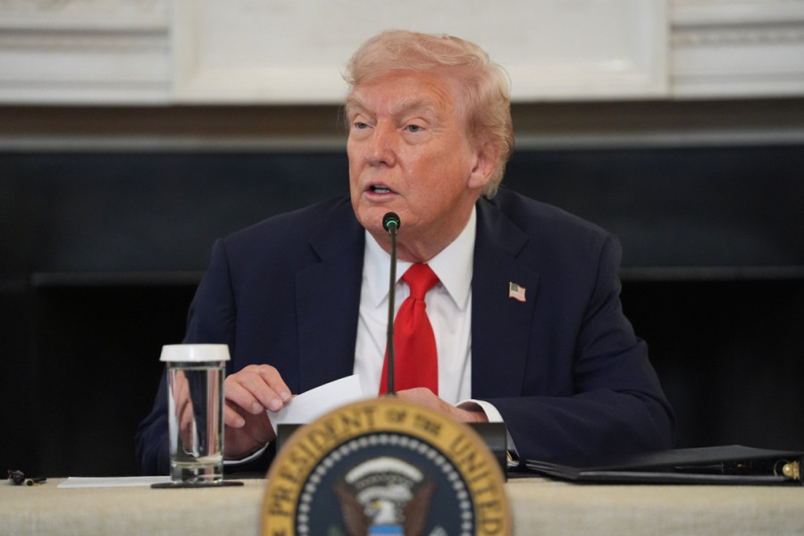 Tramp usred razgovora sa novinarima dobio poruku od Rubija: Hitno morao da reaguje, otkriveno šta je pisalo u njoj (VIDEO/FOTO)