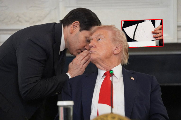 Tramp usred razgovora sa novinarima dobio poruku od Rubija: Hitno morao da reaguje, otkriveno šta je pisalo u njoj (VIDEO/FOTO)