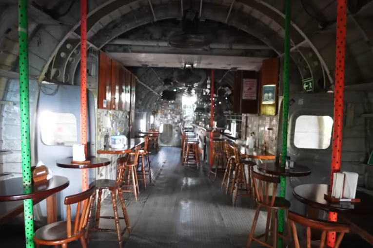 Avion pretvoren u luksuzni hotel: Spavajte usred prašume i  probudite se među majmunima (FOTO)