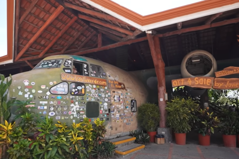 Avion pretvoren u luksuzni hotel: Spavajte usred prašume i  probudite se među majmunima (FOTO)