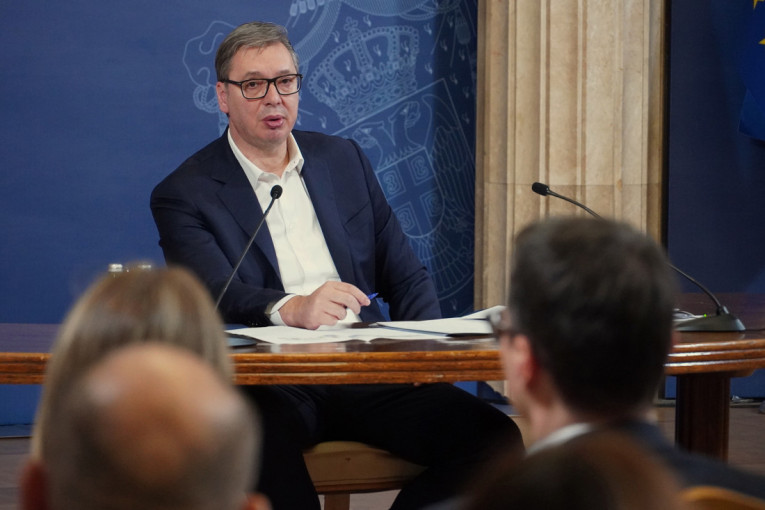 Vučić: Rafinerija bez dodatnog dotoka nafte može da radi do 1. novembra ! U rezervi imamo dovoljno, ali problem su nam banke (VIDEO)