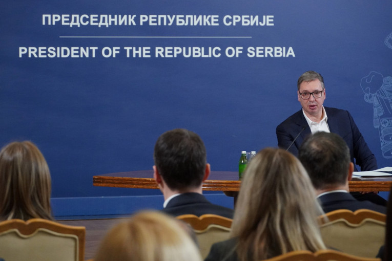 Vučić: Rafinerija bez dodatnog dotoka nafte može da radi do 1. novembra ! U rezervi imamo dovoljno, ali problem su nam banke (VIDEO)