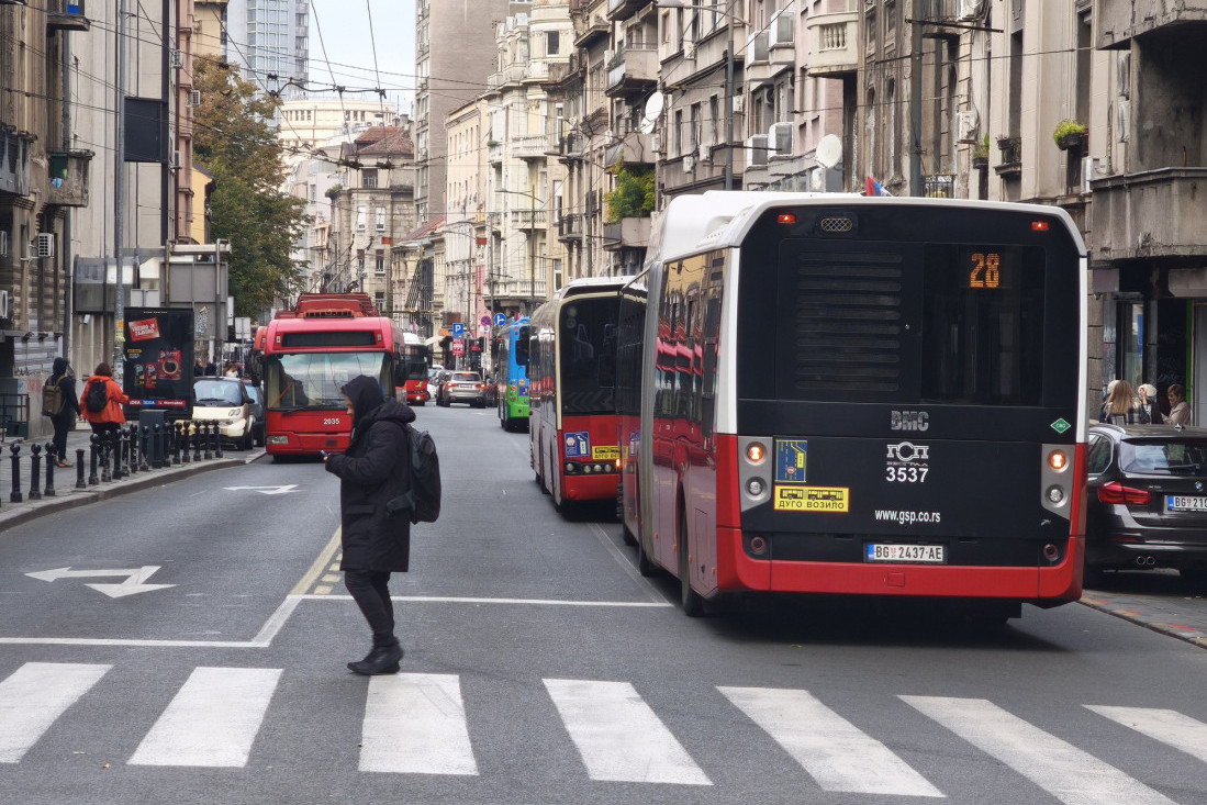 Zatvorio mu vrata na Slaviji, pa ga starac pronašao i pretukao na Zvezdari: Drama na okretnici trolejbusa