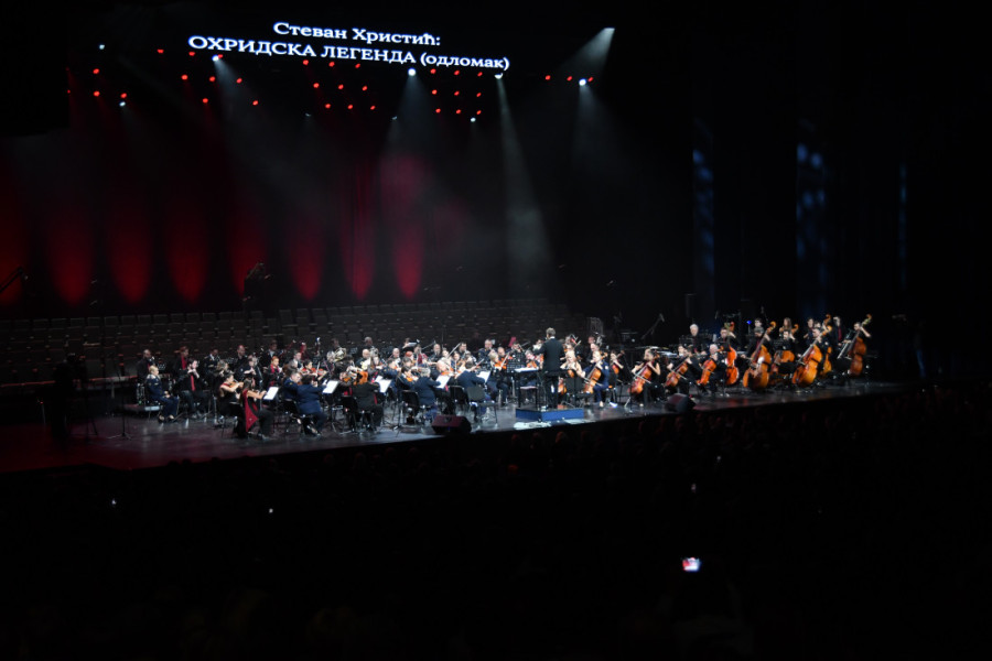 Ovacije za "Karminu Buranu" na spektakularnom koncertu: Bojan Suđić i više stotina muzičara oduševili publiku (FOTO)