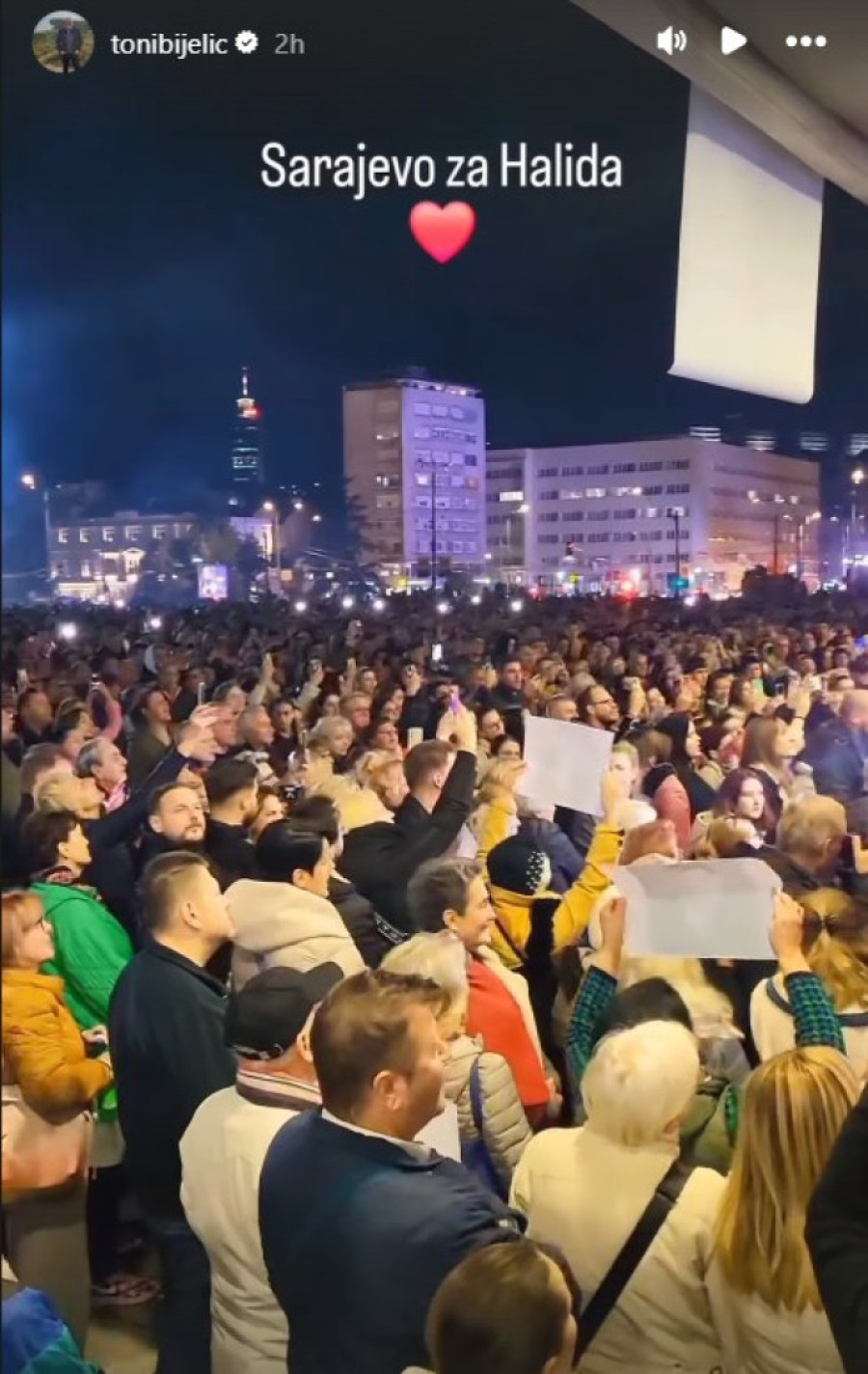 Toni Bijelić se oprostio od Halida Bešlića: Emotivne scene iz Sarajeva (FOTO)