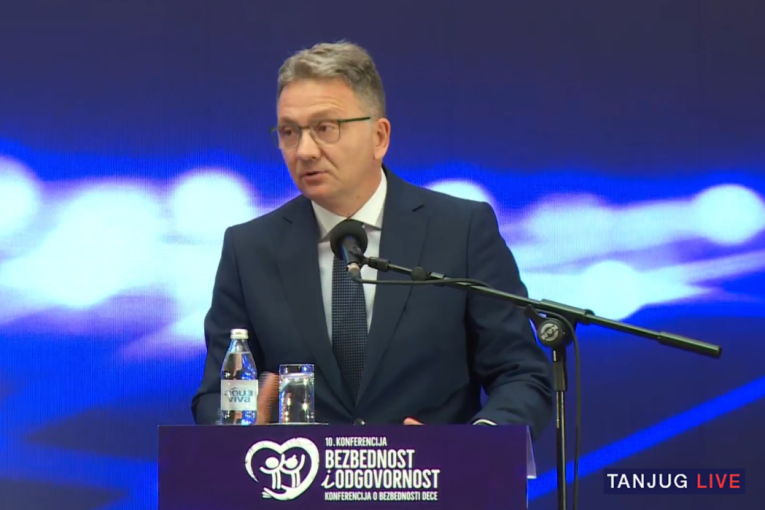 Predsednik zatražio pooštravanje kazni za krivično delo silovanje​: Vučić na konferenciji o bezbednosti dece (VIDEO)