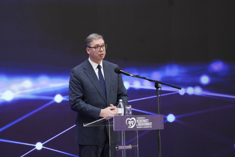Predsednik zatražio pooštravanje kazni za krivično delo silovanje​: Vučić na konferenciji o bezbednosti dece (VIDEO)