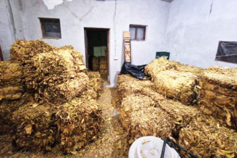 Ovo nije za zatvor već bolnicu! Suluda vožnja na dva točka (VIDEO)