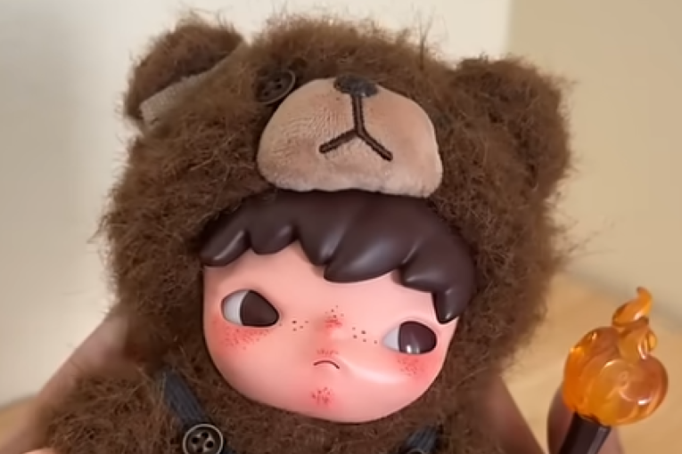 Da li je Labubu opsesiji odzvonilo? Kineska lutkica Hirono je rasprodata brzinom svetlosti (FOTO)