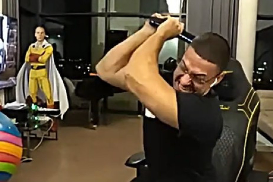 Divljačko ponašanje Bake Praseta: Urla, trese se i lomi sve po stanu! (VIDEO)