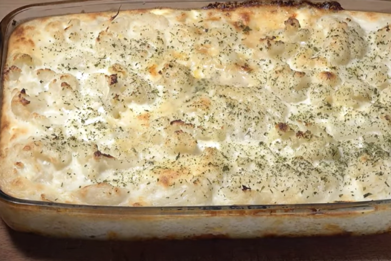 Recept dana: Hrskava pita sa piletinom i pečurkama iz jedne šerpe, idealna je za dane kada nemate puno vremena