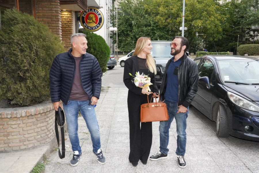 Veliko slavlje u porodici Đogani: Sestre Luna i Nina zbog tate Gagija otvorile i porodični album! (FOTO)