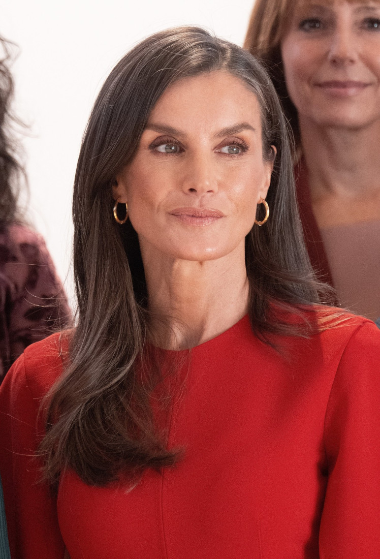 Žene, ugledajte se na nju: Kraljica Letizija se pojavila u crvenoj haljini koja zrači otmenošću (FOTO)