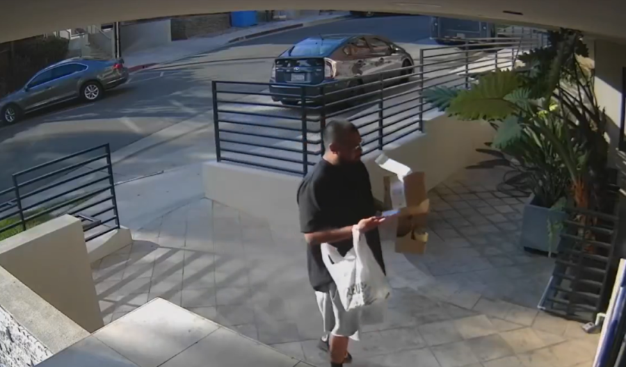 Razbojnici pokušali da opljačkaju čoveka na ulici, a onda su shvatili da su napravili fatalnu grešku (VIDEO)