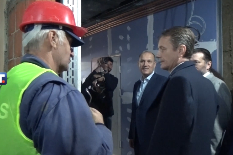 Glišić i Lončar na terenu: Obišli radove na drugoj fazi rekonstrukcije Opšte bolnice Leskovac