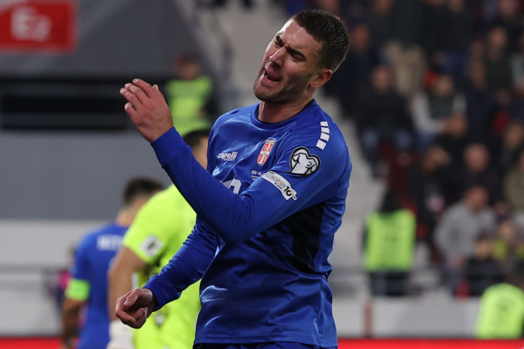 Skandalozne scene: Navijači Albanije na uvredljiv način slavili pobedu (VIDEO)